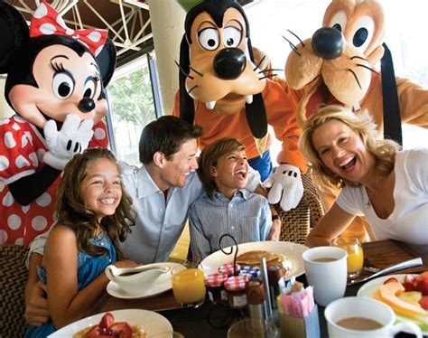 character hotel|disneyland hotel character breakfast.